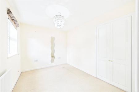 5 bedroom Detached house to let in Bryant Crescent, Spencers Wood