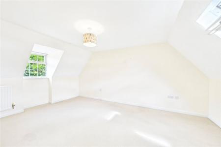 5 bedroom Detached house to let in Bryant Crescent, Spencers Wood