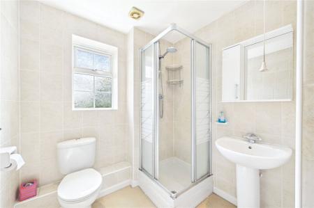 5 bedroom Detached house to let in Bryant Crescent, Spencers Wood
