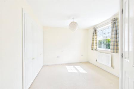 5 bedroom Detached house to let in Bryant Crescent, Spencers Wood