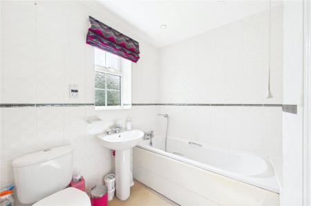 5 bedroom Detached house to let in Bryant Crescent, Spencers Wood