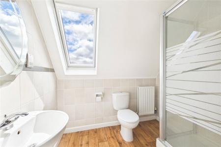 5 bedroom Detached house to let in Bryant Crescent, Spencers Wood