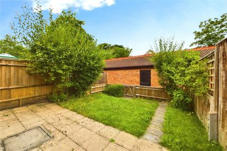 3 bedroom Terraced House to let in Stanbury Gate, Spencers Wood