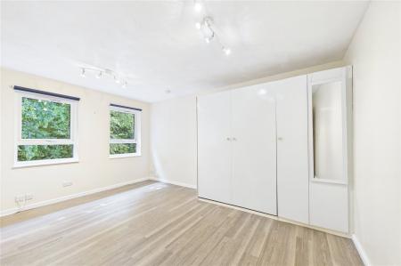 1 bedroom Studio flat to let in Berkeley Drive, Basingstoke