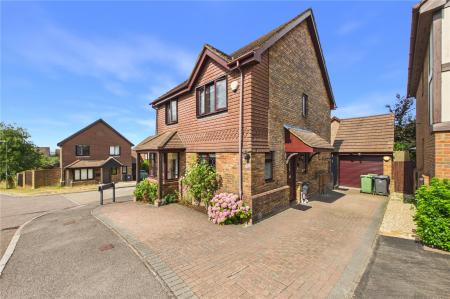 4 bedroom Detached house for sale in Heritage Park, Basingstoke