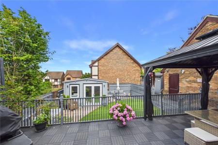 4 bedroom Detached house for sale in Heritage Park, Basingstoke