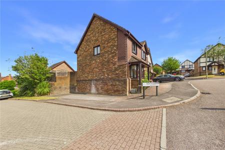 4 bedroom Detached house for sale in Heritage Park, Basingstoke