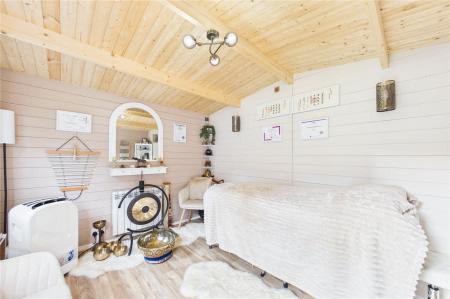 4 bedroom Detached house for sale in Heritage Park, Basingstoke