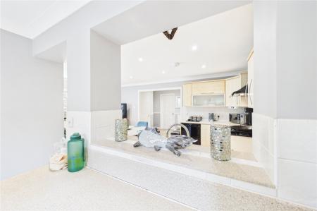 3 bedroom Detached house for sale in Hathaway Gardens, Basingstoke