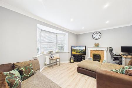 3 bedroom Detached house for sale in Hathaway Gardens, Basingstoke