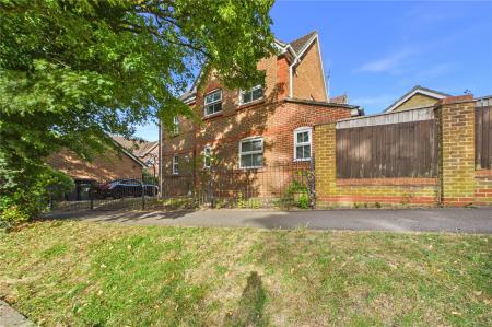3 bedroom Detached house for sale in Hathaway Gardens, Basingstoke