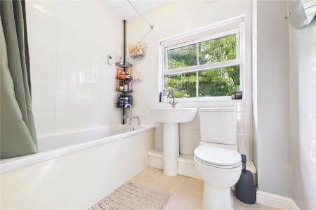3 bedroom Detached house for sale in Hathaway Gardens, Basingstoke