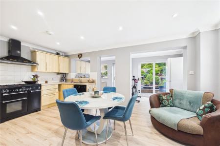 3 bedroom Detached house for sale in Hathaway Gardens, Basingstoke