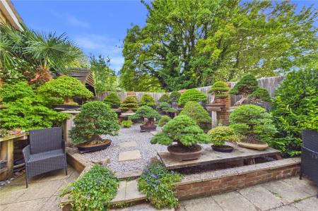 3 bedroom Detached house for sale in Hathaway Gardens, Basingstoke