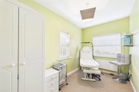 3 bedroom Detached house for sale in Hathaway Gardens, Basingstoke