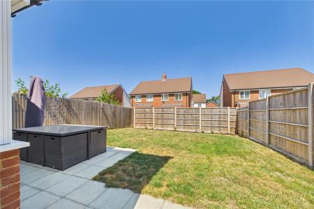 3 bedroom Semi-detached house for sale in Deanlands Farm Way, Sherfield-on-Loddon