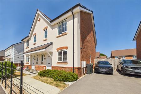 3 bedroom Semi-detached house for sale in Deanlands Farm Way, Sherfield-on-Loddon