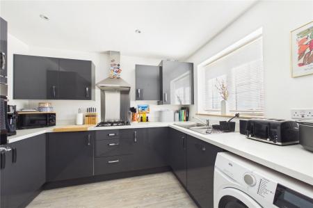 3 bedroom Semi-detached house for sale in Deanlands Farm Way, Sherfield-on-Loddon