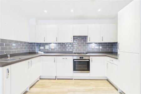 2 bedroom Ground floor flat to let in Bolton Drive, Shinfield