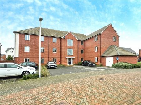 2 bedroom Ground floor flat to let in Bolton Drive, Shinfield