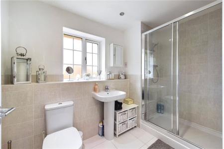 5 bedroom Detached house to let in Bowling Green, Three Mile Cross