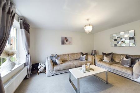 5 bedroom Detached house to let in Bowling Green, Three Mile Cross