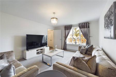 5 bedroom Detached house to let in Bowling Green, Three Mile Cross