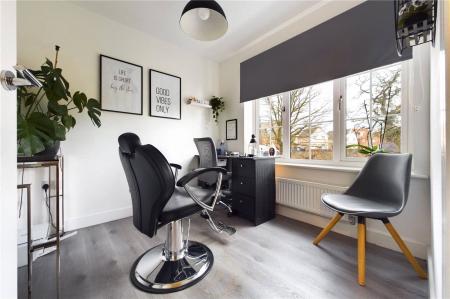 5 bedroom Detached house to let in Bowling Green, Three Mile Cross