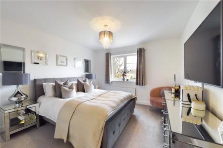 5 bedroom Detached house to let in Bowling Green, Three Mile Cross