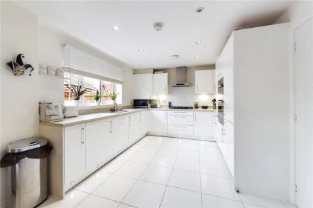 5 bedroom Detached house to let in Bowling Green, Three Mile Cross