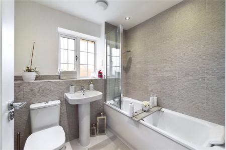 5 bedroom Detached house to let in Bowling Green, Three Mile Cross