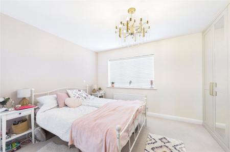 4 bedroom Detached house to let in Centenary Fields, Bramley