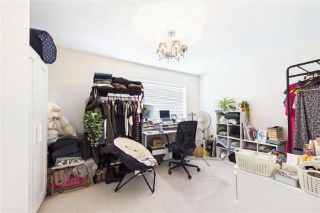 4 bedroom Detached house to let in Centenary Fields, Bramley