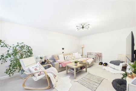 4 bedroom Detached house to let in Centenary Fields, Bramley