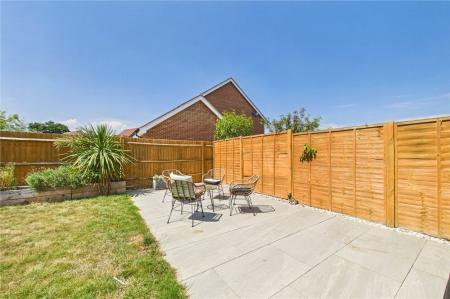 4 bedroom Detached house to let in Centenary Fields, Bramley