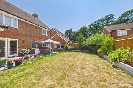 4 bedroom Detached house to let in Centenary Fields, Bramley