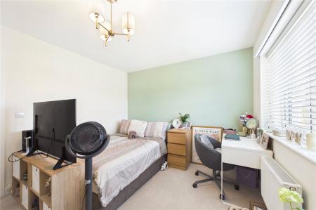 4 bedroom Detached house to let in Centenary Fields, Bramley