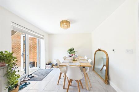 4 bedroom Detached house to let in Centenary Fields, Bramley