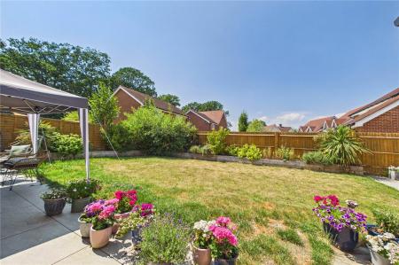 4 bedroom Detached house to let in Centenary Fields, Bramley