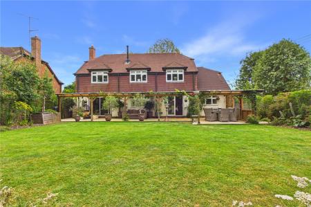 4 bedroom Detached house for sale in Lees Hill, South Warnborough