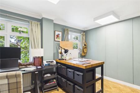 4 bedroom Detached house for sale in Lees Hill, South Warnborough