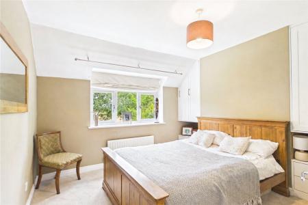 4 bedroom Detached house for sale in Lees Hill, South Warnborough