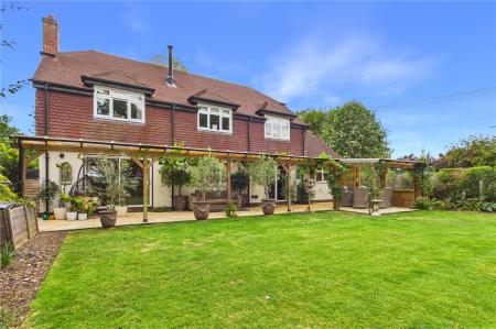 4 bedroom Detached house for sale in Lees Hill, South Warnborough