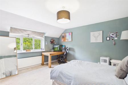4 bedroom Detached house for sale in Lees Hill, South Warnborough