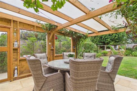 4 bedroom Detached house for sale in Lees Hill, South Warnborough