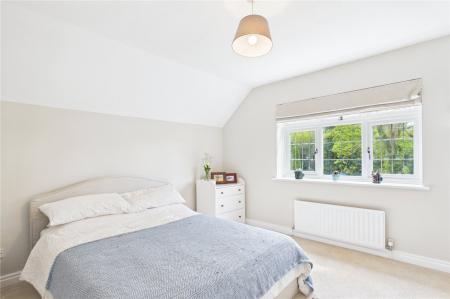 4 bedroom Detached house for sale in Lees Hill, South Warnborough