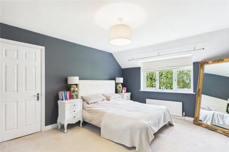 4 bedroom Detached house for sale in Lees Hill, South Warnborough