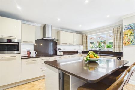 4 bedroom Detached house for sale in Lees Hill, South Warnborough