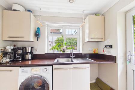 4 bedroom Detached house for sale in Lees Hill, South Warnborough