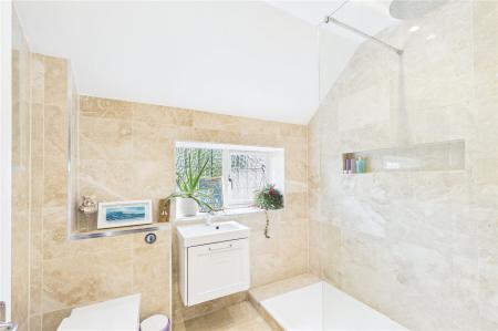 4 bedroom Detached house for sale in Lees Hill, South Warnborough